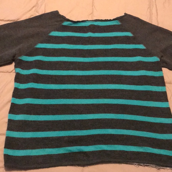 • Aéropostale • raw edge sweatshirt - Picture 3 of 4